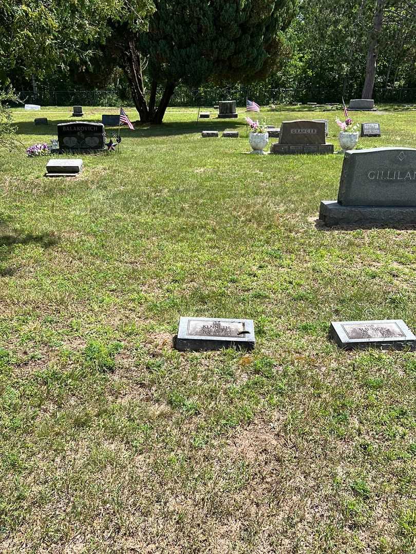 Kenneth Gilland's grave. Photo 2