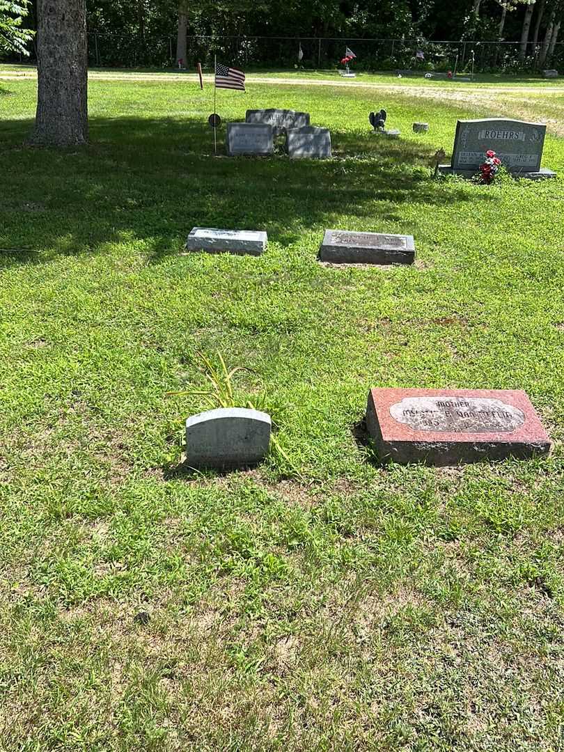 Gail Van Tifflin's grave. Photo 2