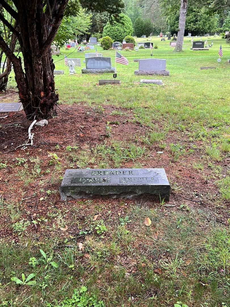 Talcott R. Reader's grave. Photo 2