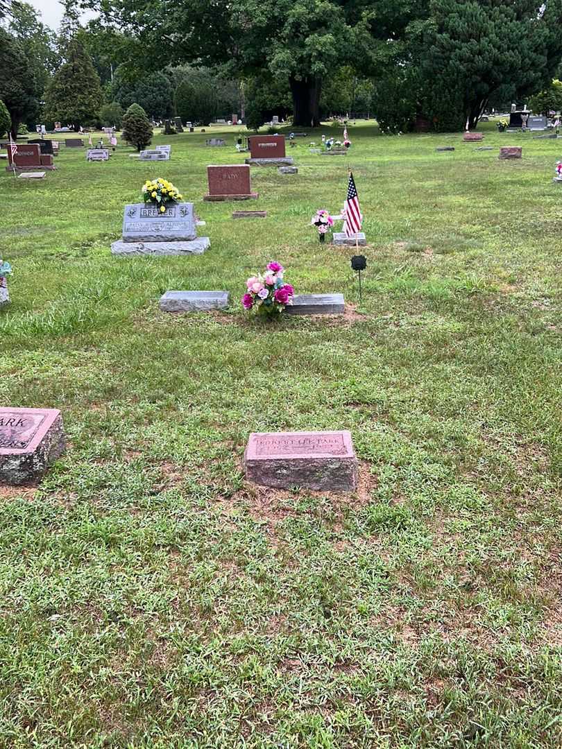 Robert Lee Park's grave. Photo 2