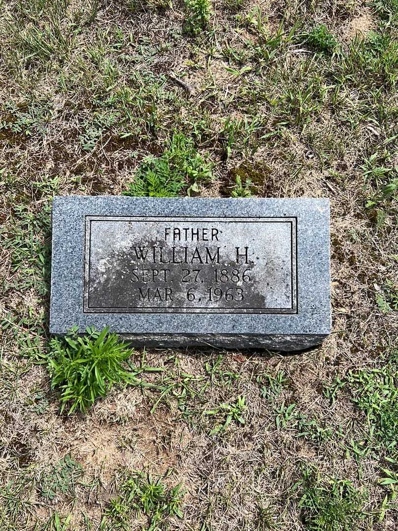 William H. Gilland's grave. Photo 1