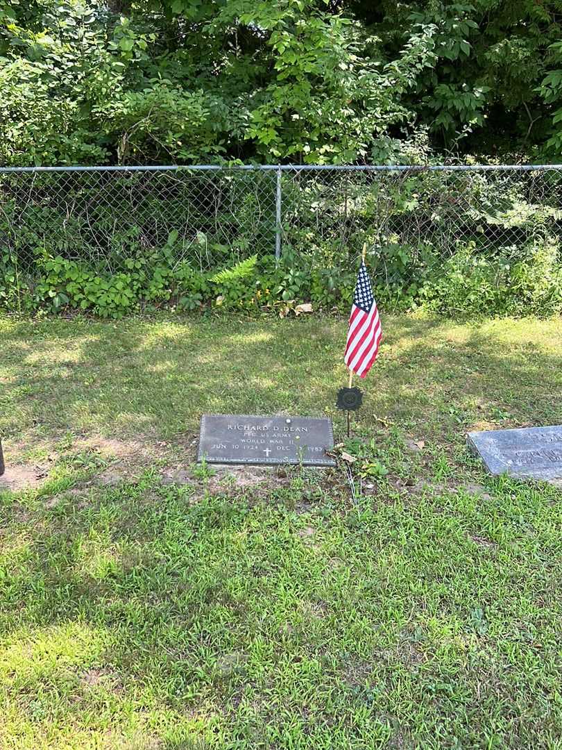 Richard D. Dean's grave. Photo 2