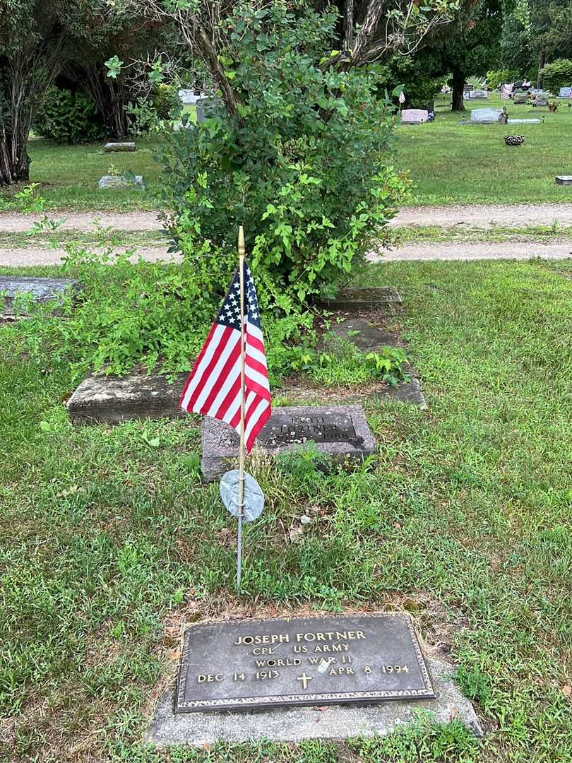 Ruth Fortner's grave. Photo 2