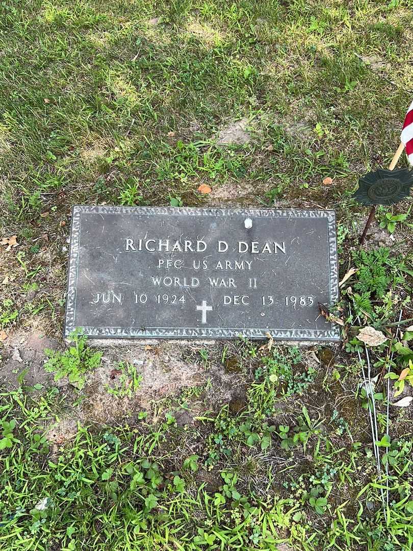 Richard D. Dean's grave. Photo 1