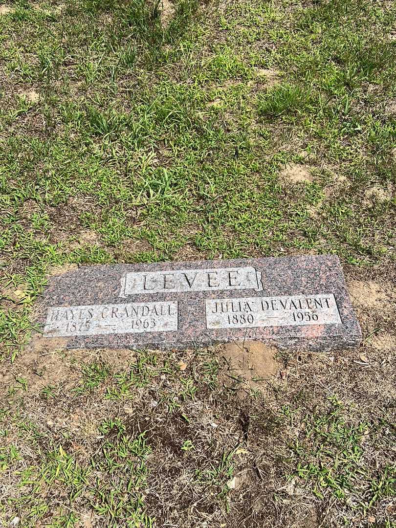 Julia De Valent LeVee's grave. Photo 1