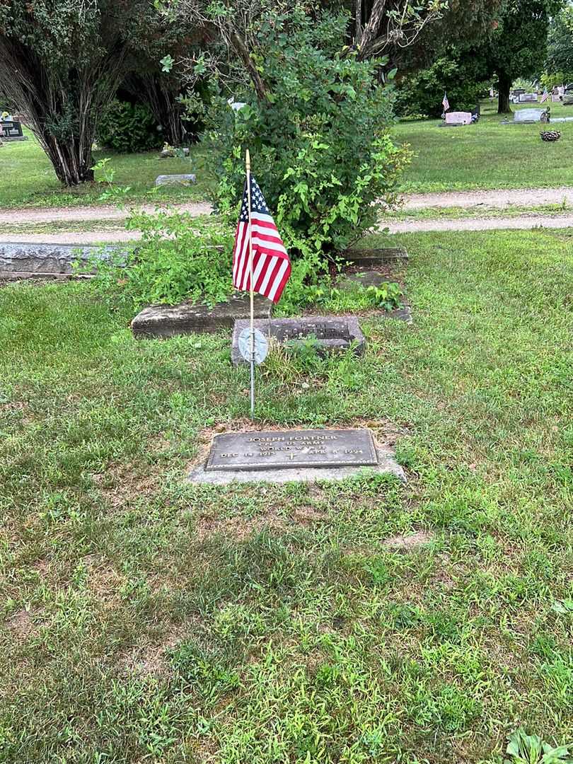 Ruth Fortner's grave. Photo 3