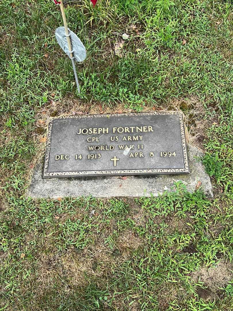 Ruth Fortner's grave. Photo 4