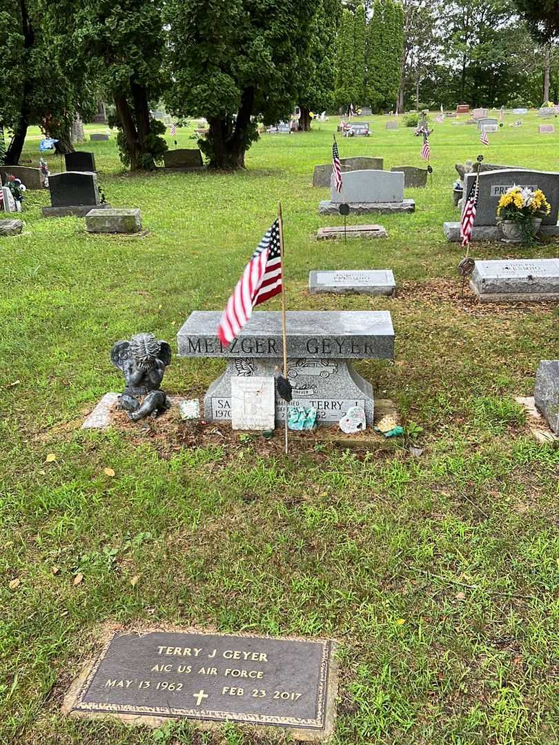 Terry J. Geyer's grave. Photo 2