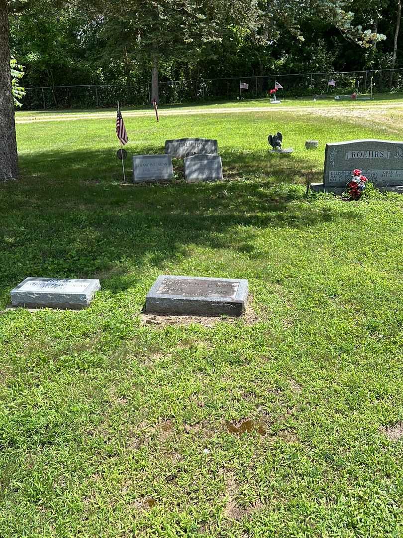 Gertrude C. Weir's grave. Photo 2
