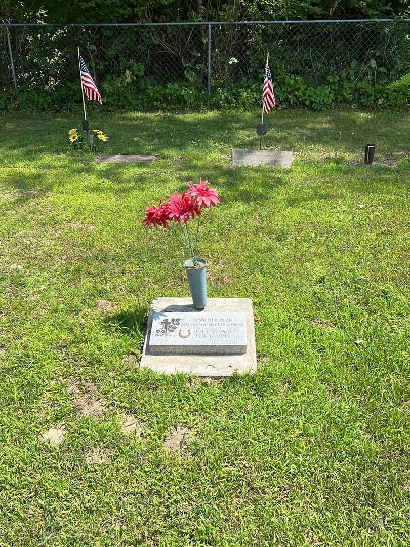 Kenneth E. Dean's grave. Photo 2