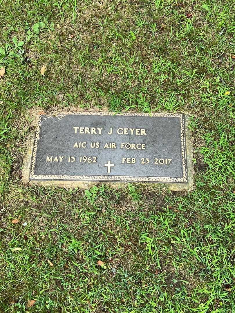 Terry J. Geyer's grave. Photo 4