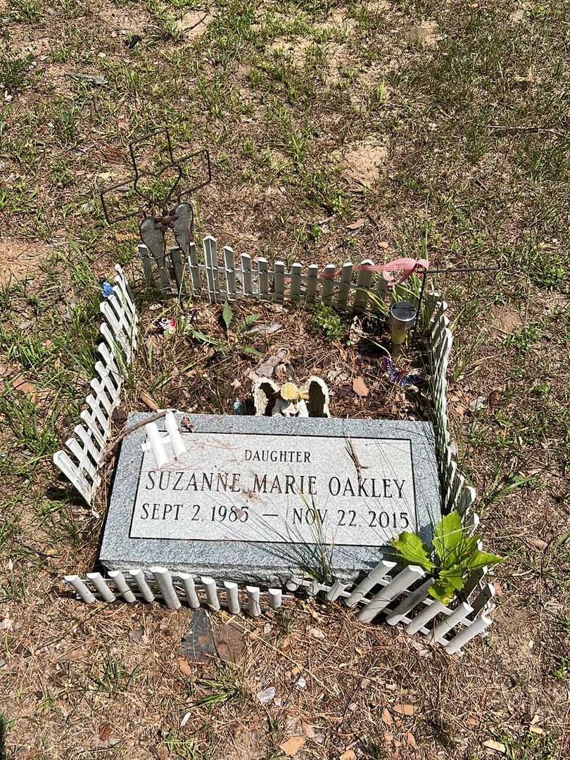 Suzanne Marie Oakley's grave. Photo 1