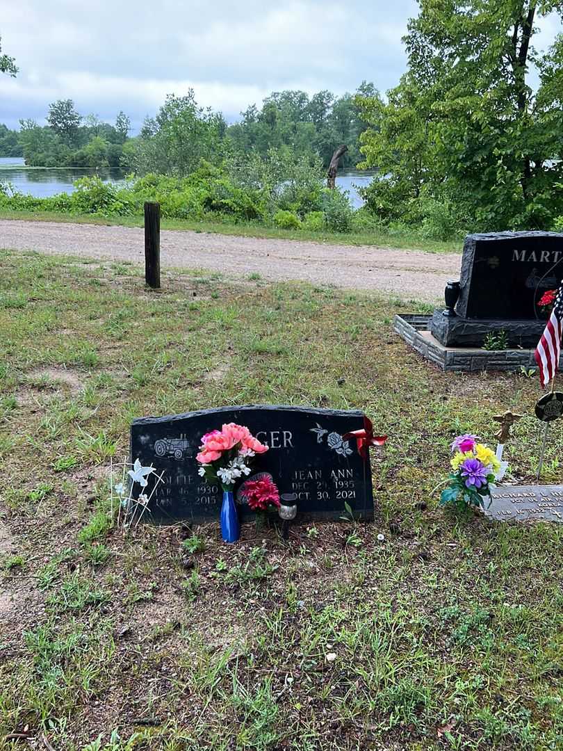 Rollie Harger's grave. Photo 2