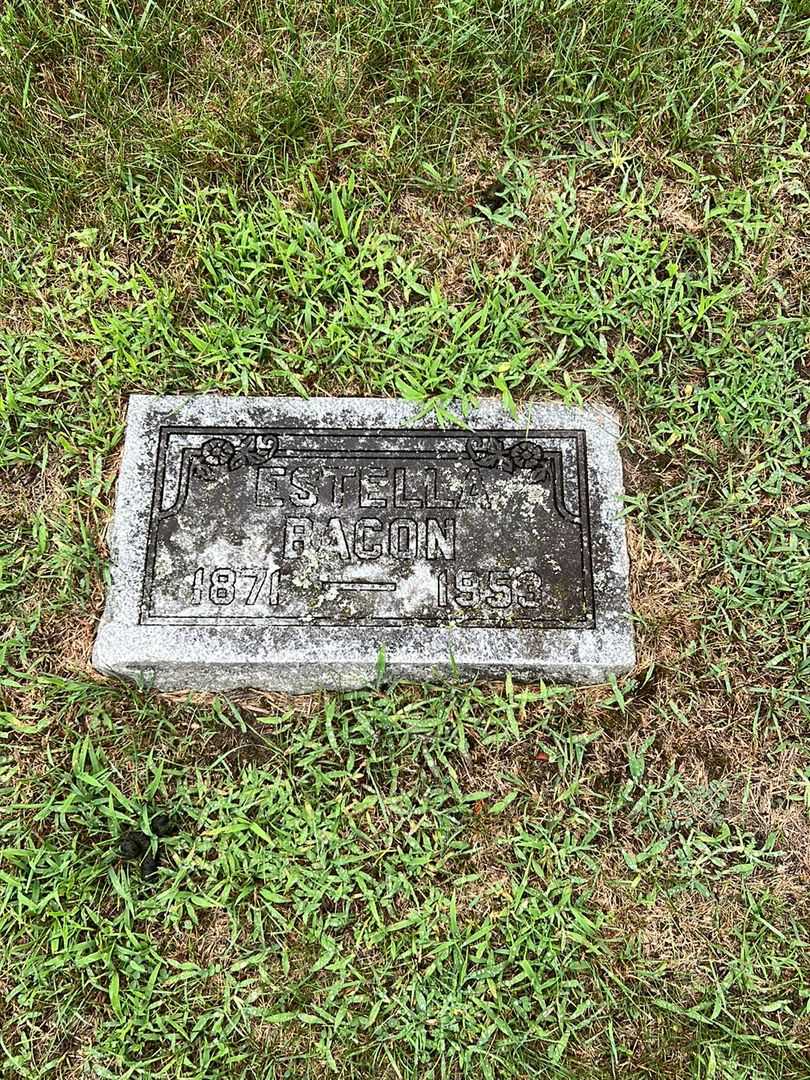 Estella Bacon's grave. Photo 1