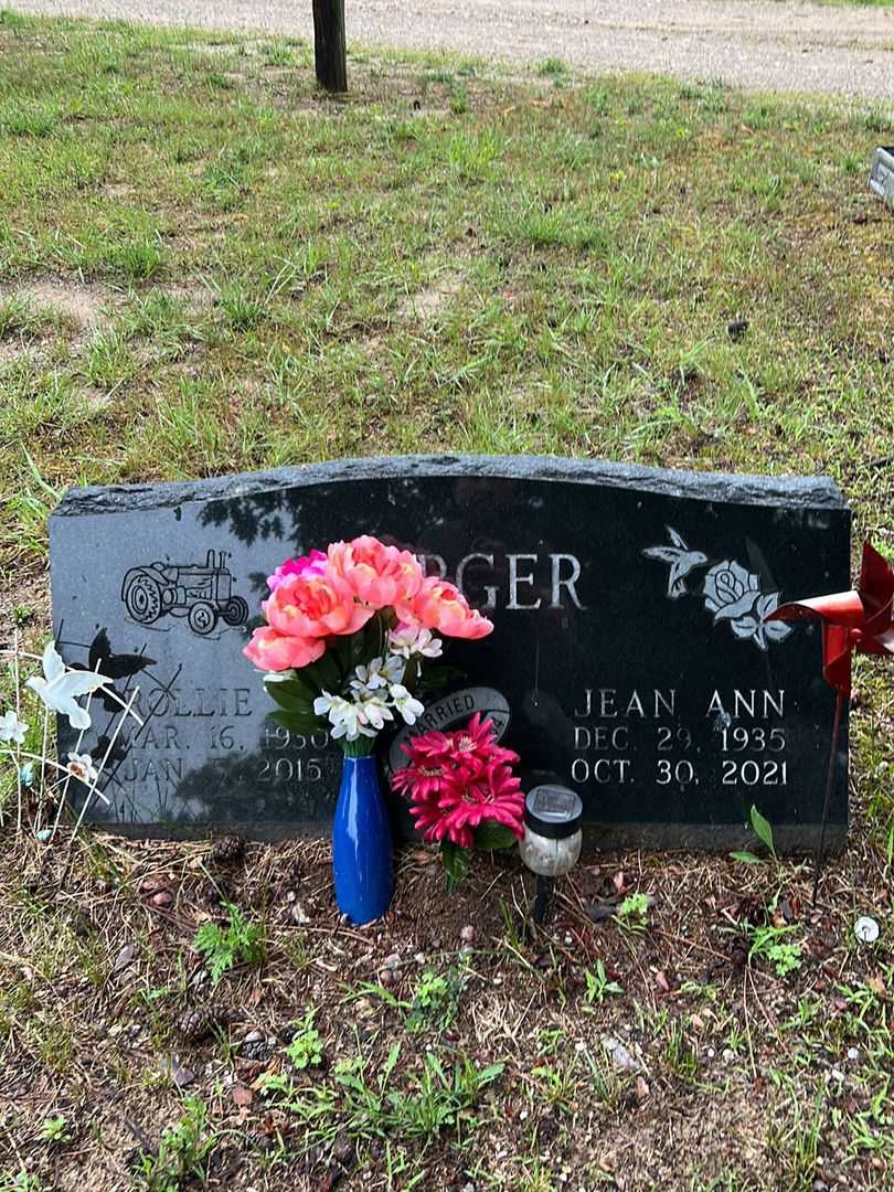 Rollie Harger's grave. Photo 1