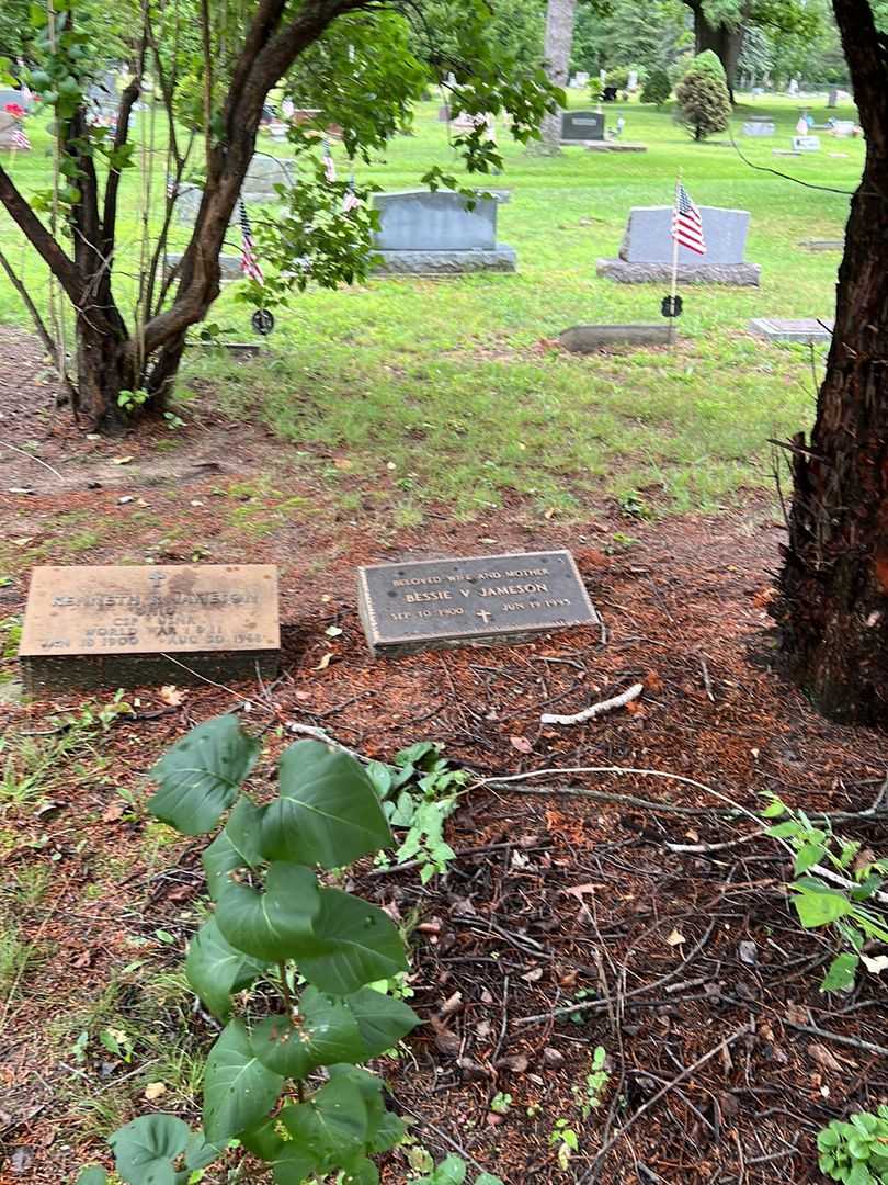 Bessie V. Jameson's grave. Photo 2