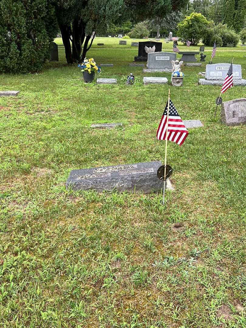 Myrtle D. Oakley's grave. Photo 2