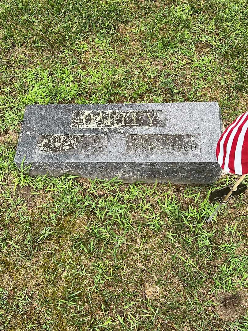 Myrtle D. Oakley's grave. Photo 1