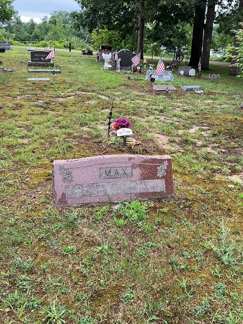 Sylvester Max's grave. Photo 2
