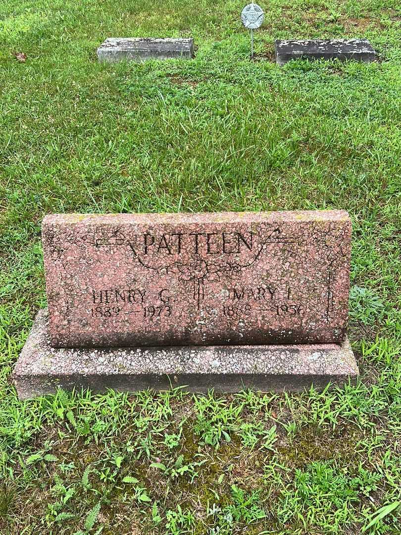Mary E. Patteen's grave. Photo 1