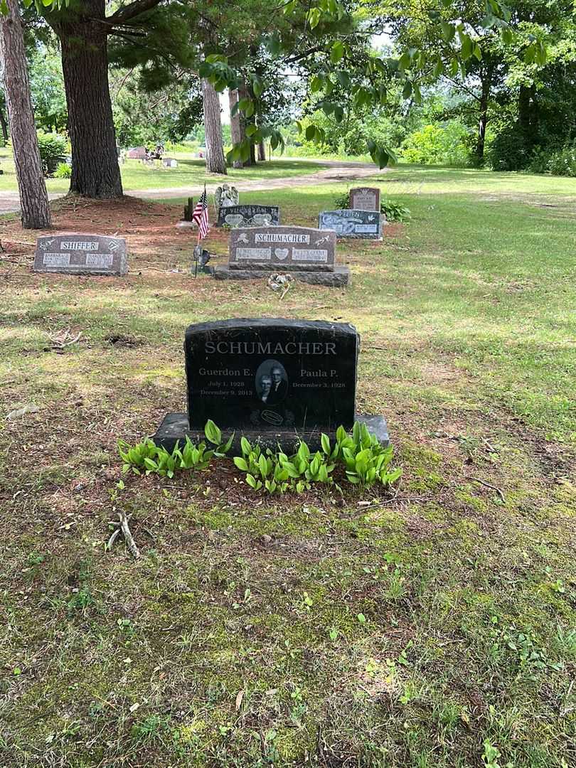 Guerdon E. Schumacher's grave. Photo 2