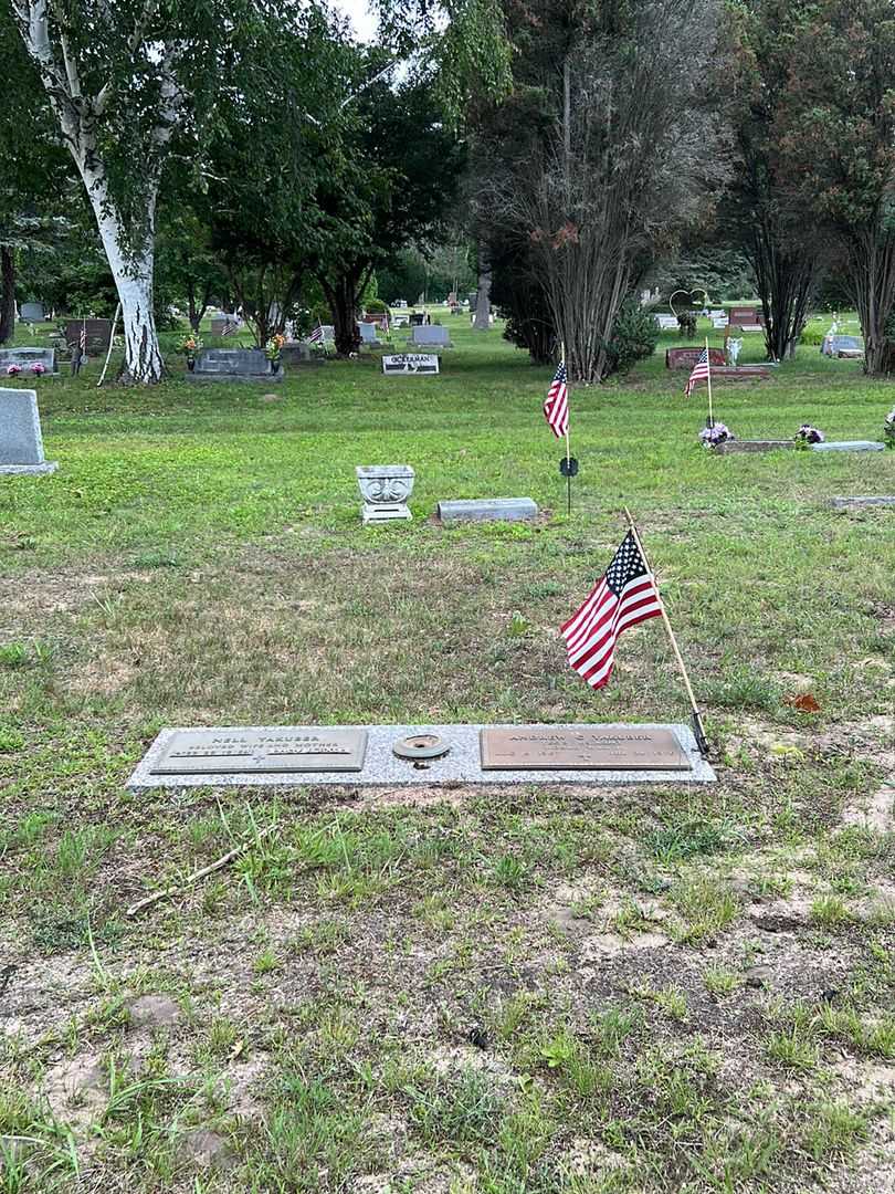 Nell Yakuber's grave. Photo 2