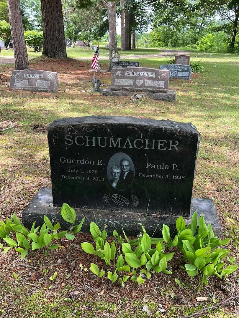 Guerdon E. Schumacher's grave. Photo 1