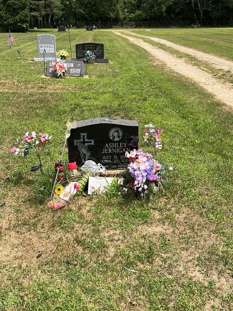 Ashley Jernigan's grave. Photo 2