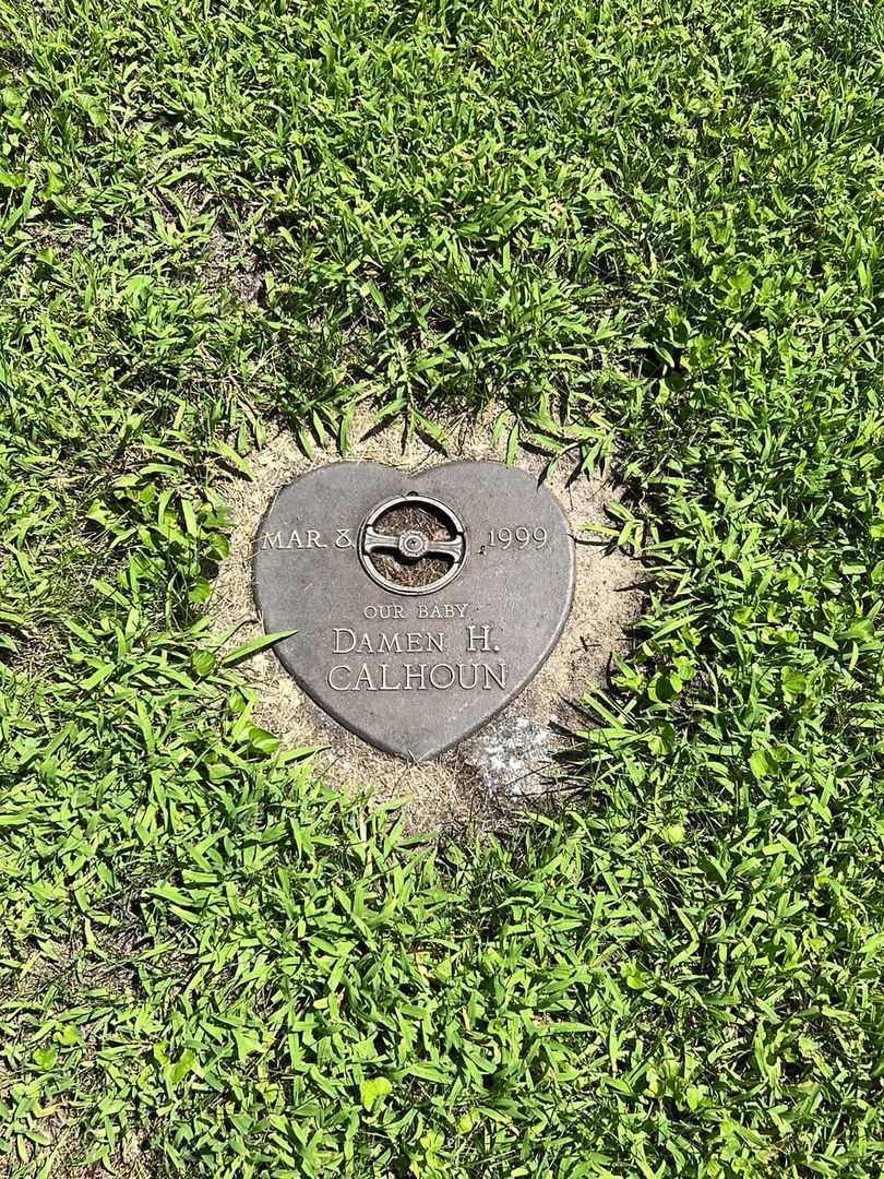 Damen H. Calhoun's grave. Photo 1