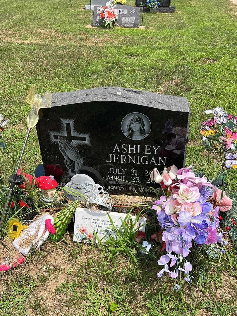 Ashley Jernigan's grave. Photo 1