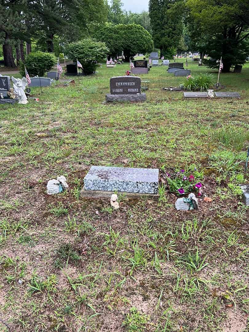 Rosabel Marian Gebert's grave. Photo 2