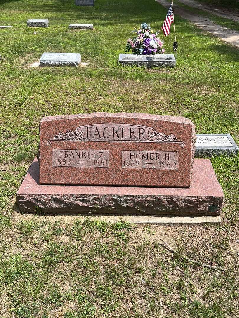 Frankie Z. Fackler's grave. Photo 1