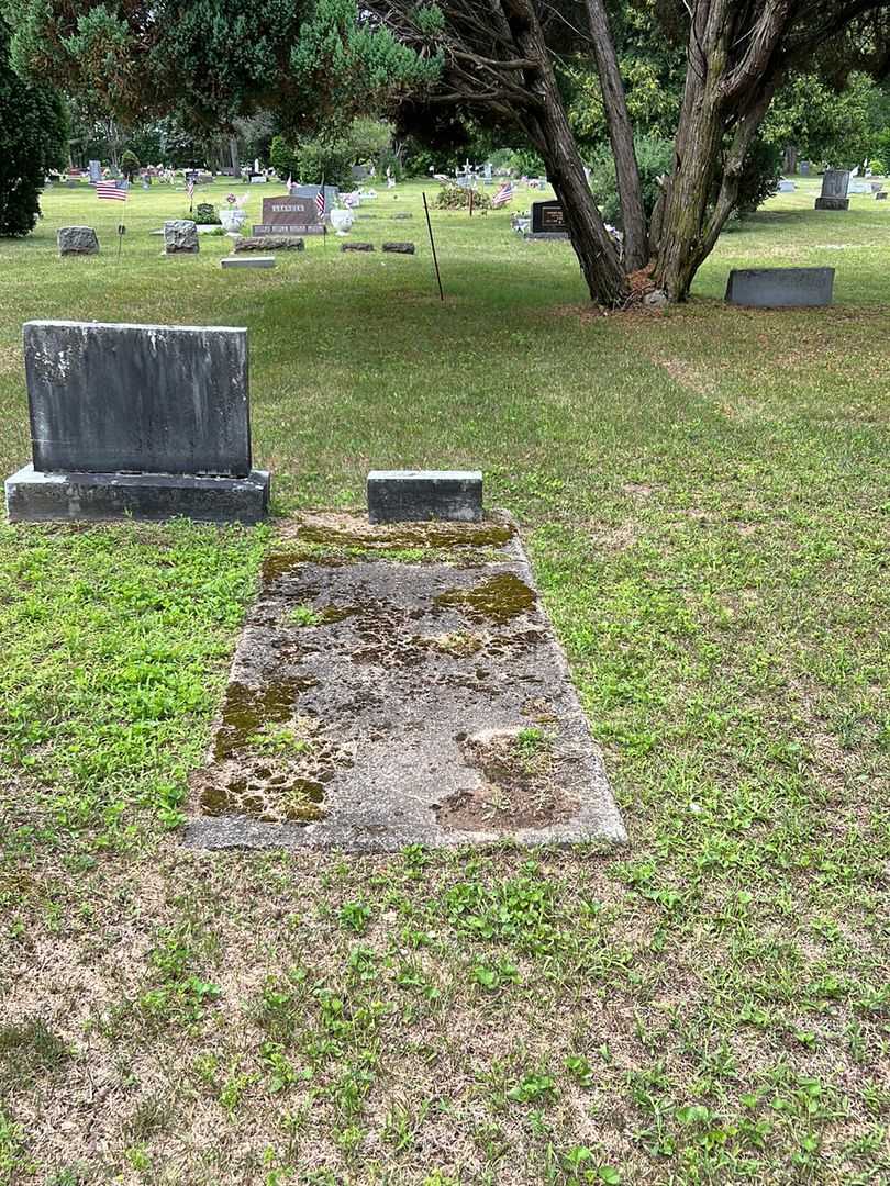 Mary S. Tibbals's grave. Photo 2