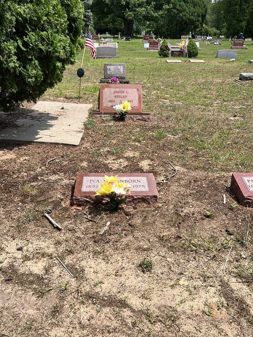 Iva M. Sanborn's grave. Photo 2