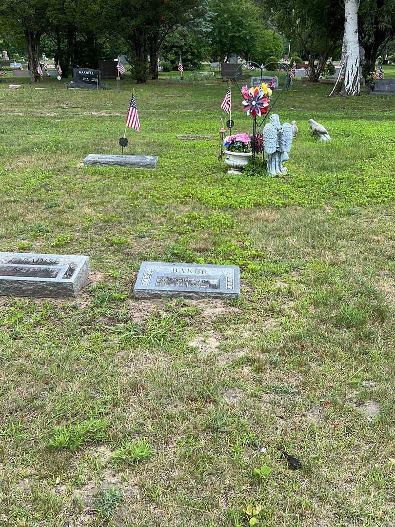 Ada Baker's grave. Photo 2
