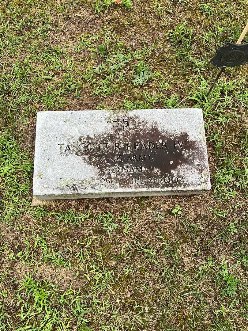 Talcott R. Reader Fourth's grave. Photo 1