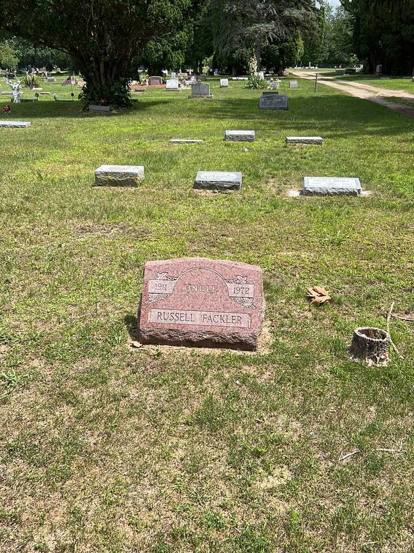 Russell Fackler's grave. Photo 2