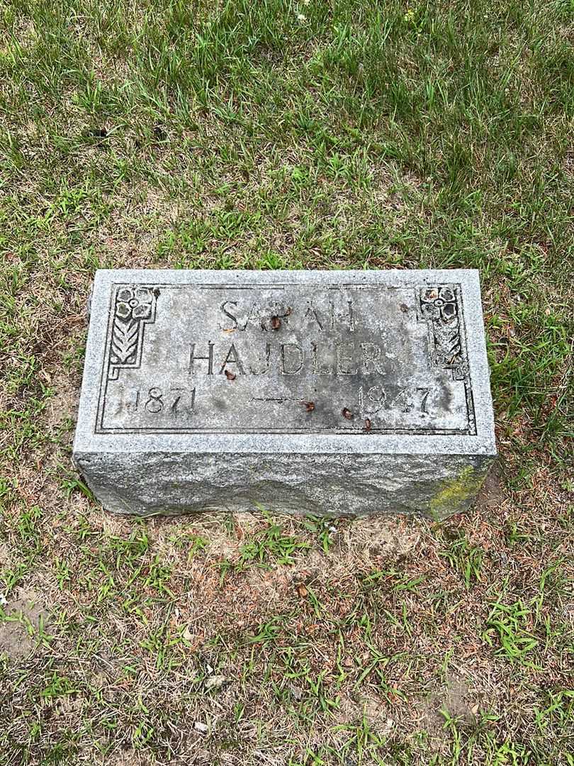Sarah Hajdler's grave. Photo 1