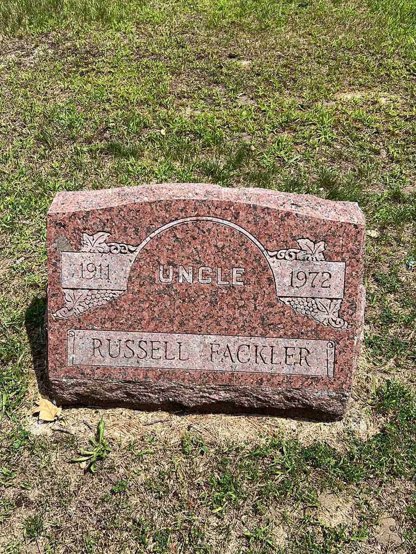 Russell Fackler's grave. Photo 1