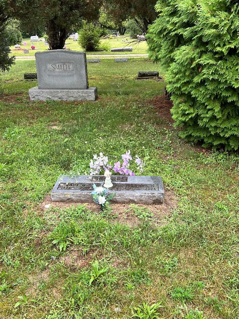 Karl H. Lau's grave. Photo 2