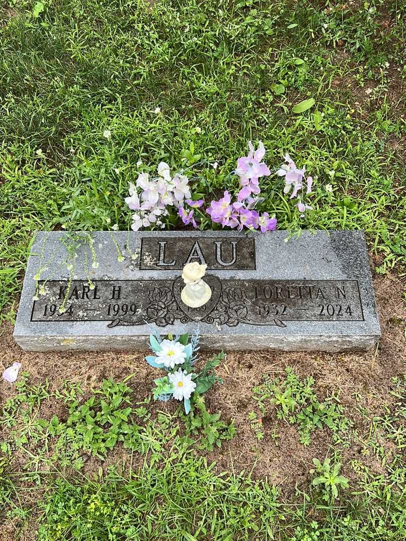 Karl H. Lau's grave. Photo 1