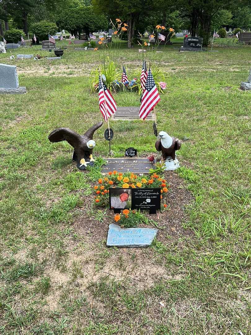 Francis Allen Newcombe's grave. Photo 2