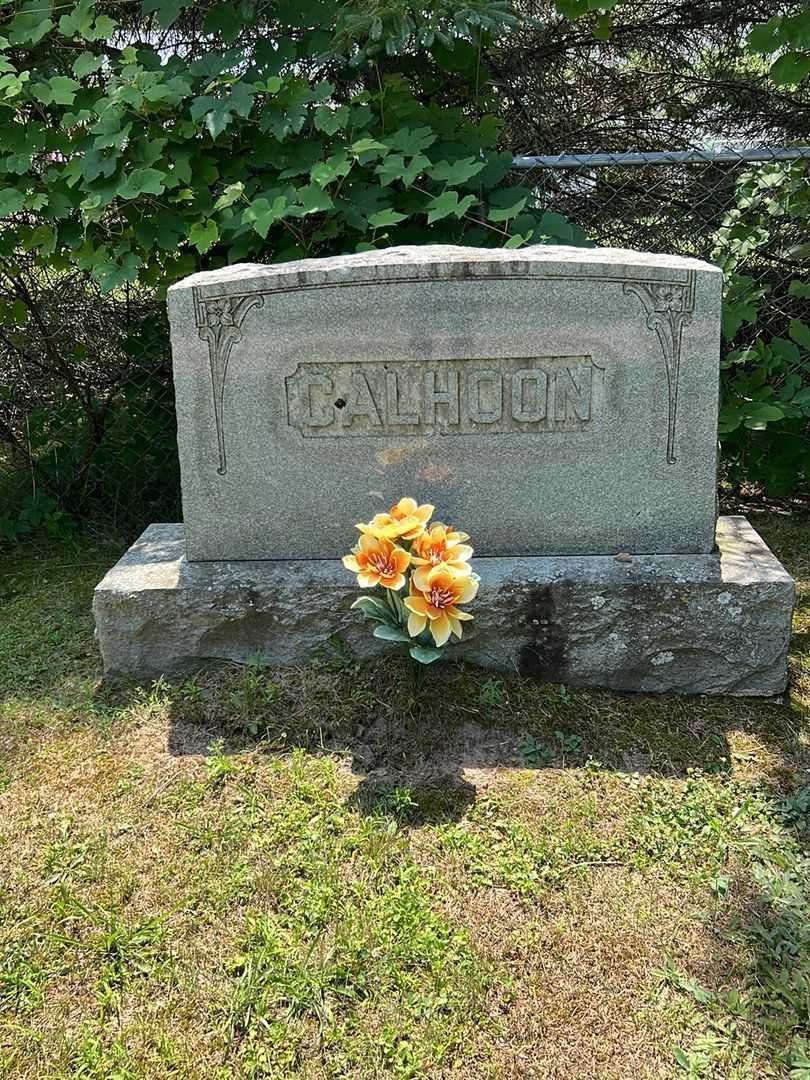 Ned R. Calhoon's grave. Photo 1