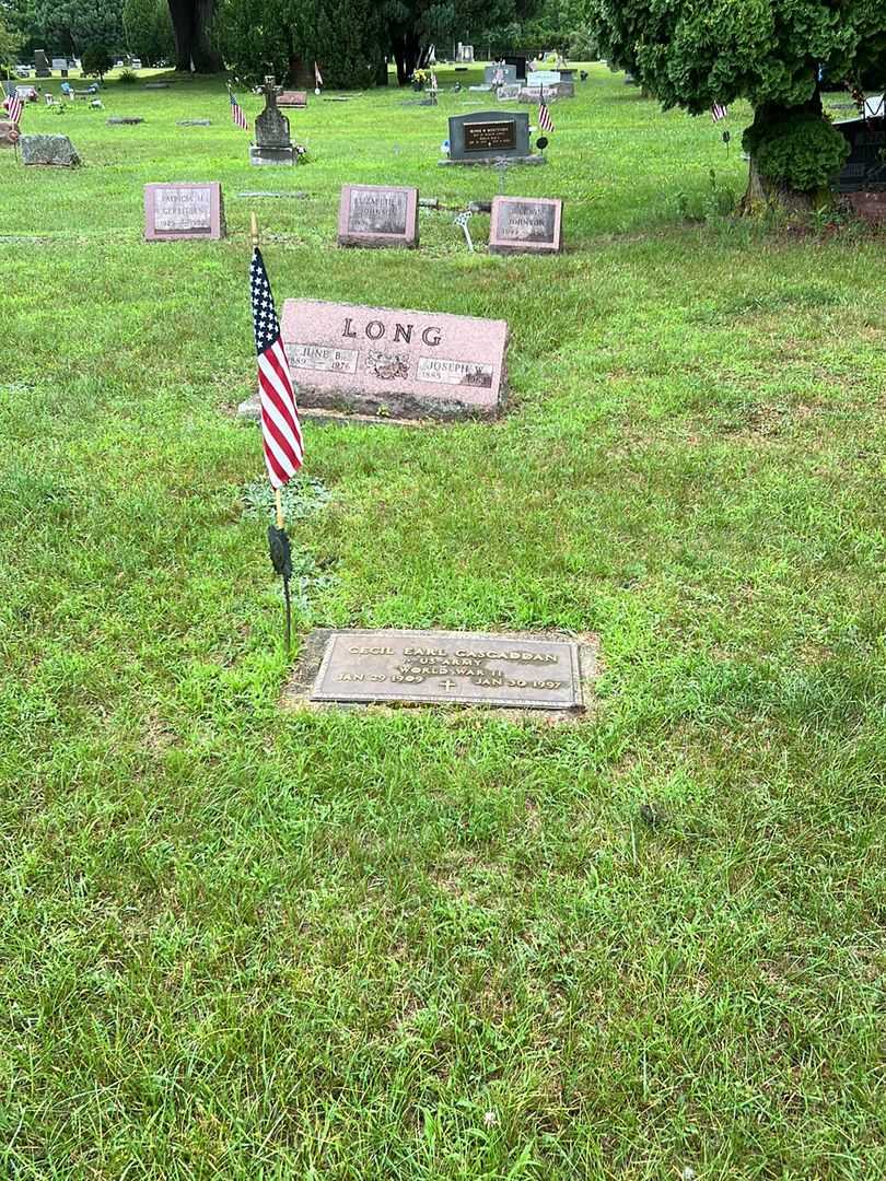 Cecil Earl Cascaddan's grave. Photo 2