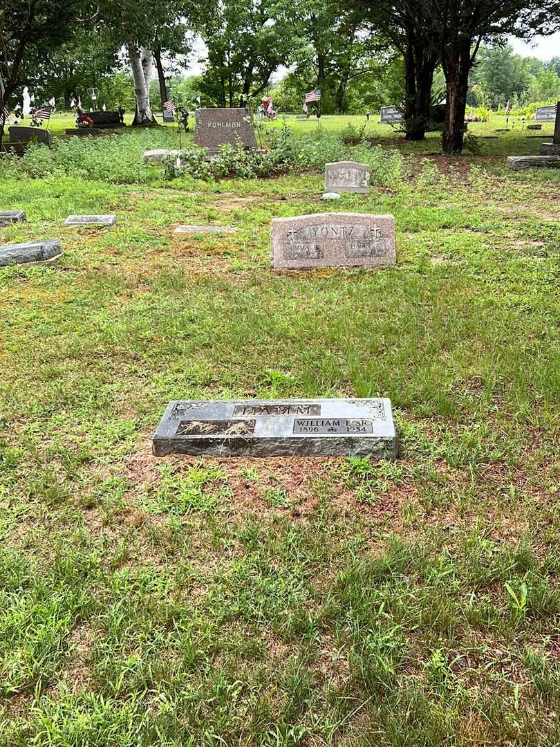 William F. Hamm Senior's grave. Photo 2