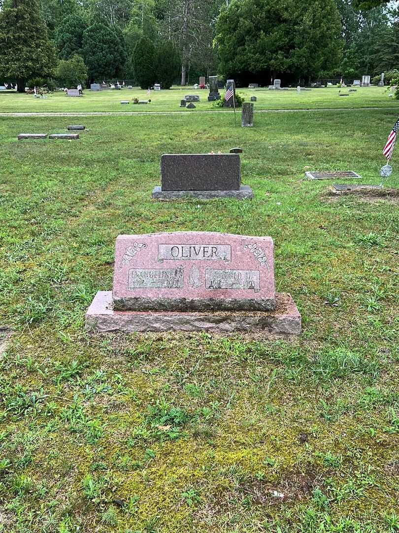 Evangeline G. Oliver's grave. Photo 2