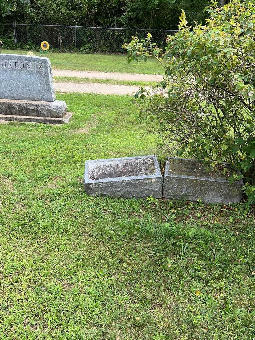 Ruth B. Trench's grave. Photo 2