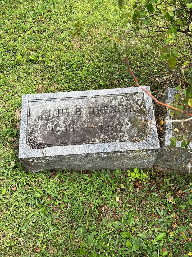 Ruth B. Trench's grave. Photo 3