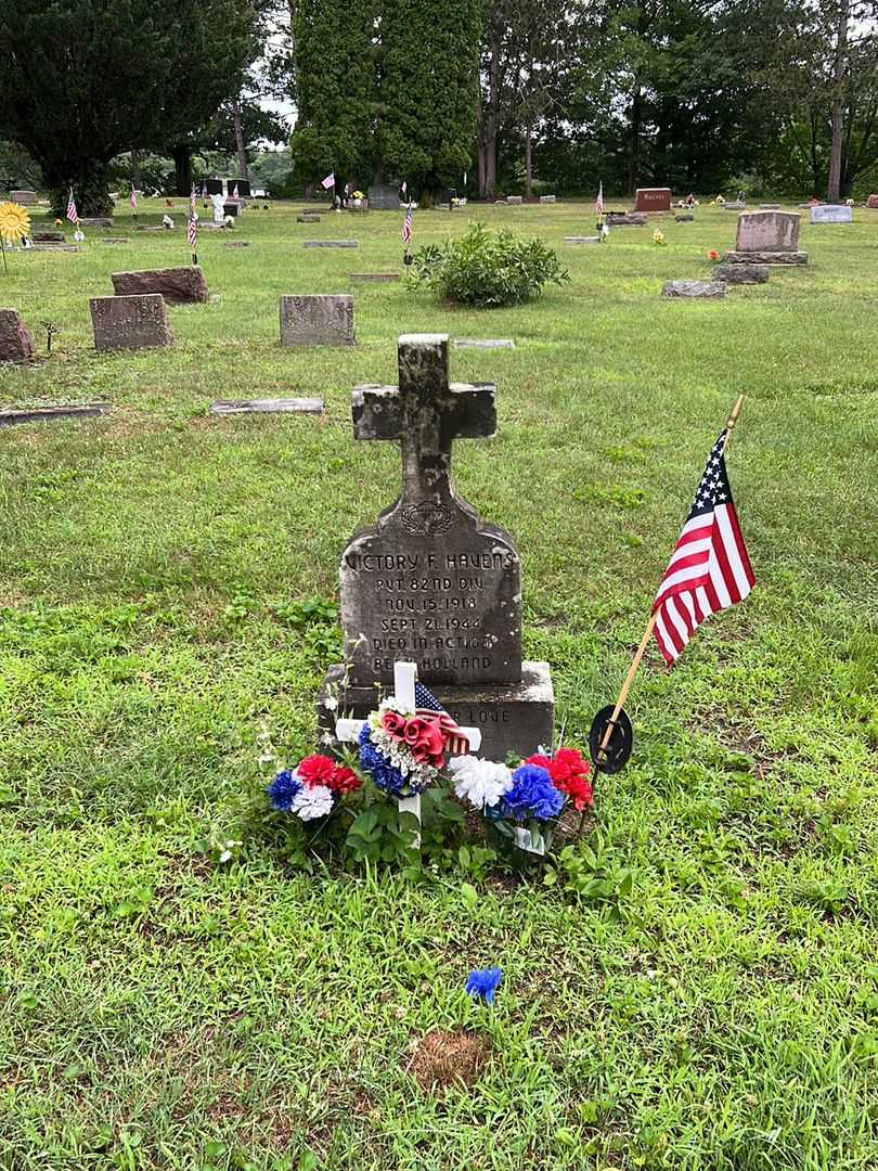 Victory F. Havens's grave. Photo 2