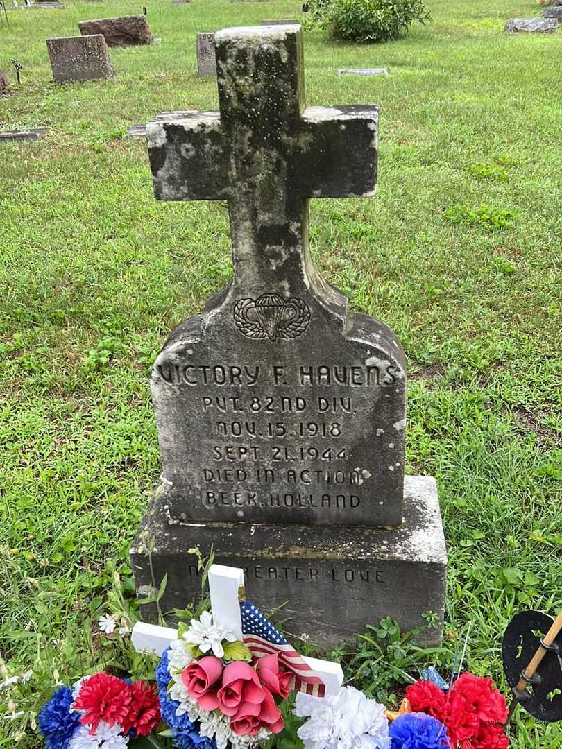 Victory F. Havens's grave. Photo 1